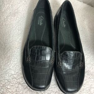CLARKS WOMEN SHOES Size 10 Medium.